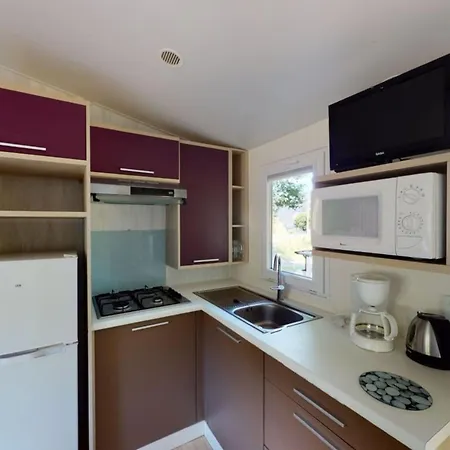 Mobil-home A Avec Terrasse, 2 - Api-1-52-1253 Vic-sur-Cère