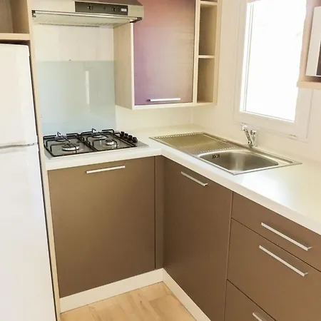 אתר קמפינג Mobil-home A Avec Terrasse, 2 - Api-1-52-1253 Vic-sur-Cère