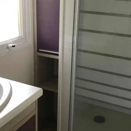 Mobil-home A Avec Terrasse, 2 - Api-1-52-1253 Vic-sur-Cère