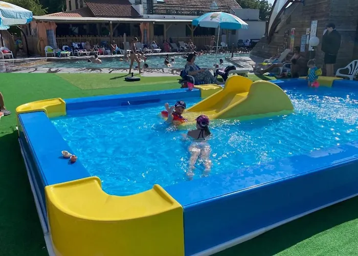 Mobil-home à Avec Terrasse, 2 - Api-1-52-1253 Camping *